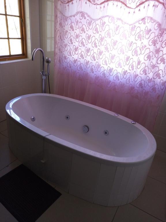 Jin Xin Guest House Уиндхоек Екстериор снимка